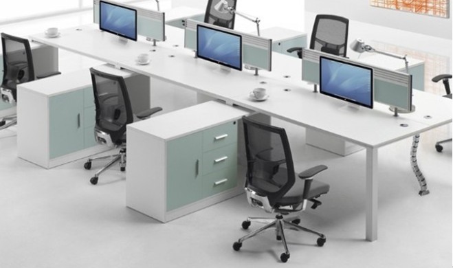 办公屏风与组合办公桌 现代办公室的灵活解决方案