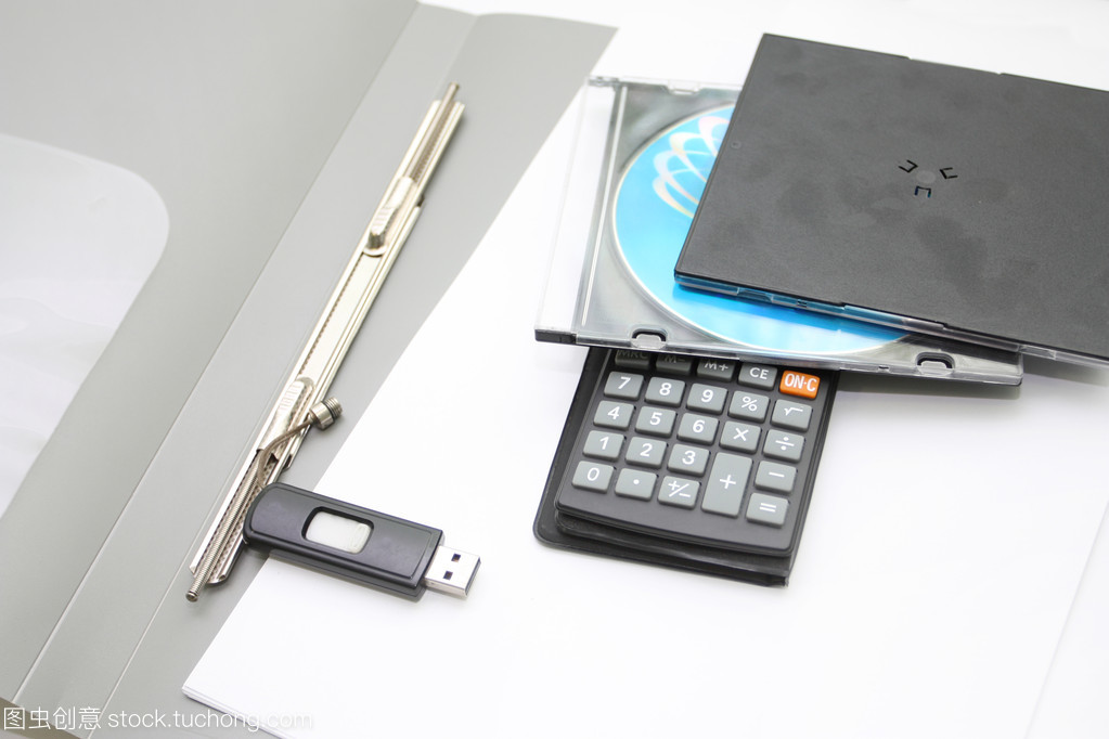 简约背景下的效率伙伴 办公用品的设计美学与实用价值